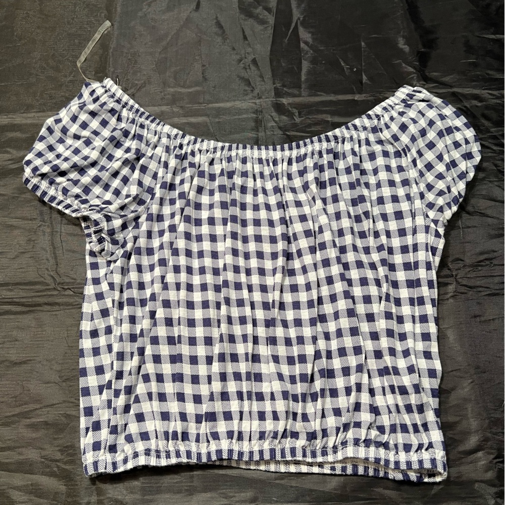 Checkered cropped shirt. Size large